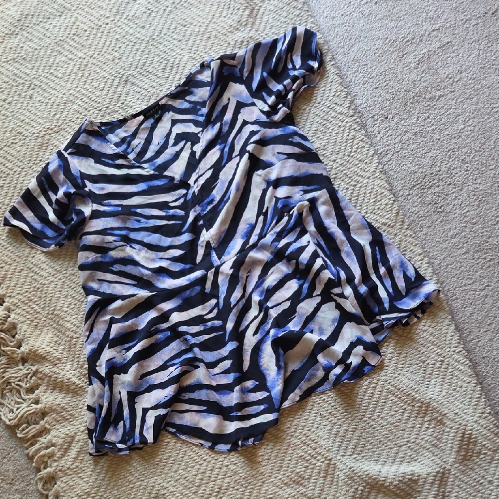 Torrid Size 0 Stylish Blue Zebra Print Top